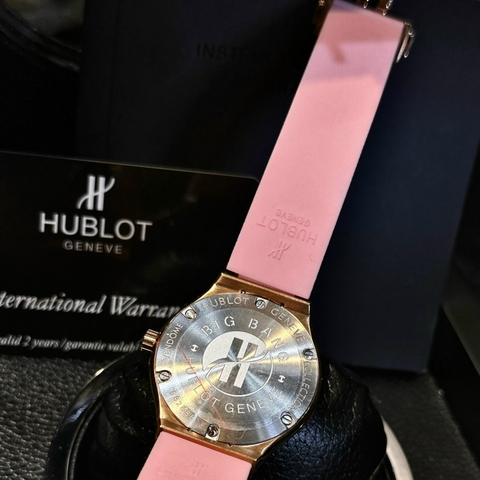 Hublot Geneve |Nữ Giới |Rose Gold |Đính Đá |Dây Silicone Hồng |Máy Pin (Máy Quartz) |Size 34mm