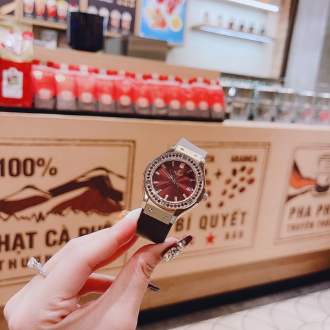 Hublot Geneve |Nữ Giới |Rose Gold |Đính Đá Tròn |Dây Silicone Nâu |Máy Pin (Máy Quartz) |Size 34mm