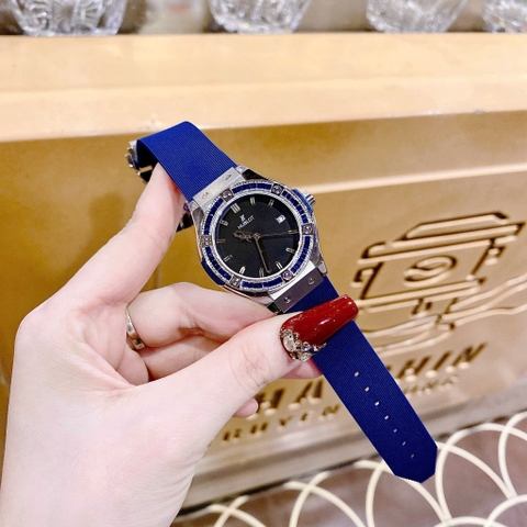 Hublot Geneve |Nữ Giới |Silver |Đính Đá |Dây Silicone Xanh |Máy Pin (Máy Quartz) |Size 34mm