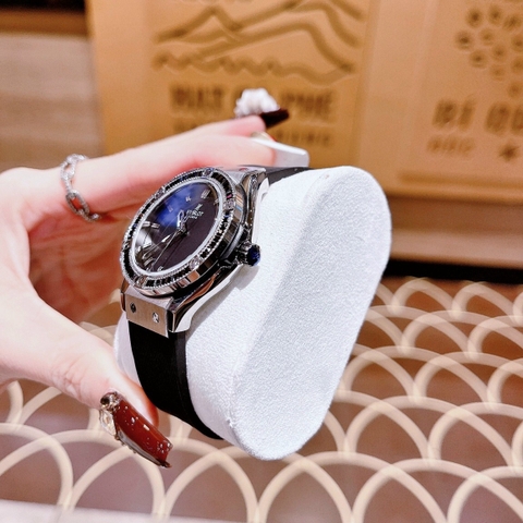 Hublot Geneve |Nữ Giới |Silver |Đính Đá Đen |Dây Silicone |Máy Pin (Máy Quartz) |Size 34mm