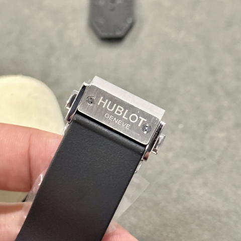 Hublot Classic Orlinski |Nam Giới |Đính Đá |Dây Silicone Đen |Máy Cơ (Automatic) |Size 42mm