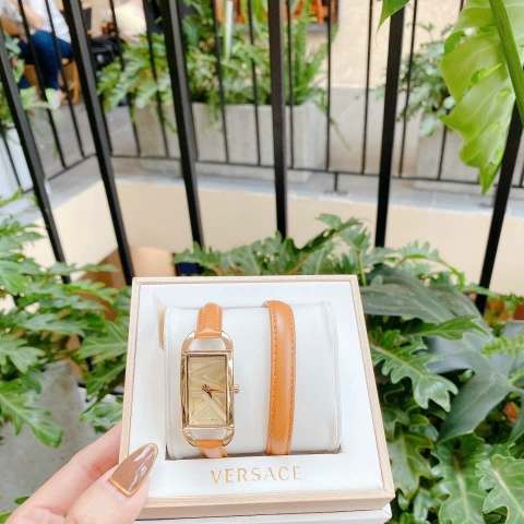 Michael Kors Empire |Nữ Giới |Mặt Chữ Nhật |Vàng Gold |Dây Da Nâu |Máy Pin |Size 28x34mm
