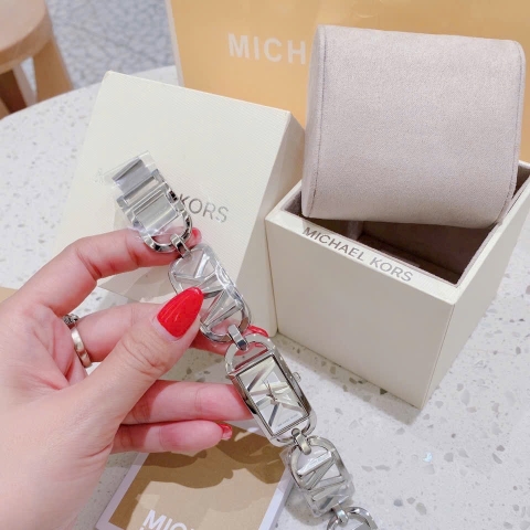 Michael Kors Empire |Nữ Giới |Mặt Chữ Nhật |Trắng Silver |Lắc Tay |Máy Pin |Size 28x34mm
