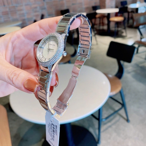 Micheal Kors Sylvia |Nữ Giới |Mặt Xà Cừ |Đính Đá |Dây Kim Loại Silver |Máy Pin (Quartz) |Size 33mm