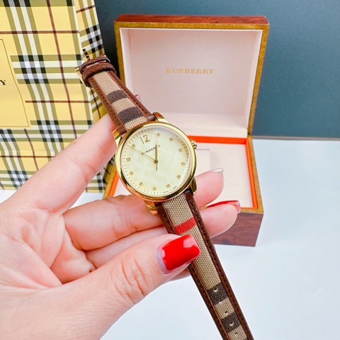 Burberry The Classic |Nữ Giới |Mặt Vàng |Dây Vải Bọc Da Nâu |Máy Pin (Quartz) |Size 32mm