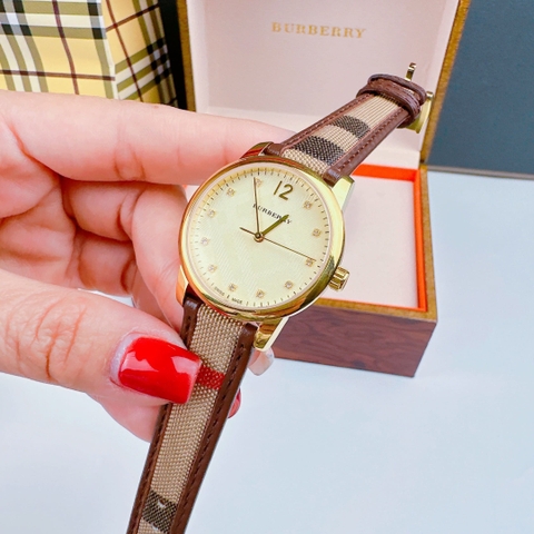 Burberry The Classic |Nữ Giới |Mặt Vàng |Dây Vải Bọc Da Nâu |Máy Pin (Quartz) |Size 32mm