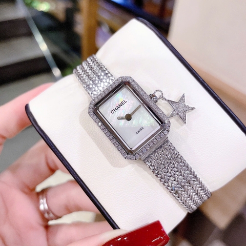 Chanel Boy Friend |Nữ Giới |Mặt Chữ Nhật Trắng |Dây Lưới Silver |Máy Pin (Quartz) |Size 24x32mm