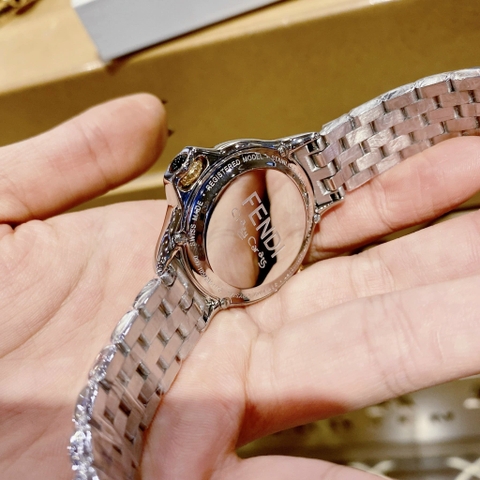 Fendi Crazy Carats |Nữ Giới |Mặt Trắng |Đá Xoay 3 Màu |Dây Kim Loại Demi Vàng |Máy Pin (Quartz) |Size 33mm