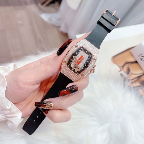 Hanboro Mặt Chữ Love |Nữ Giới |Đá Rose Gold |Dây Cao Su |Máy Pin (Quartz) |Size 32x36mm