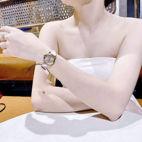 Burberry The City |Nữ Giới |Vàng Gold |Dây Da Sọc |Máy Pin (Quartz) |Size 26mm