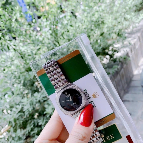 Rolex Cellini |Nữ Giới |Mặt Vuông Đen |Đính Đá |Dây Kim Loại |Máy Pin (Máy Quartz) |Size 33mm