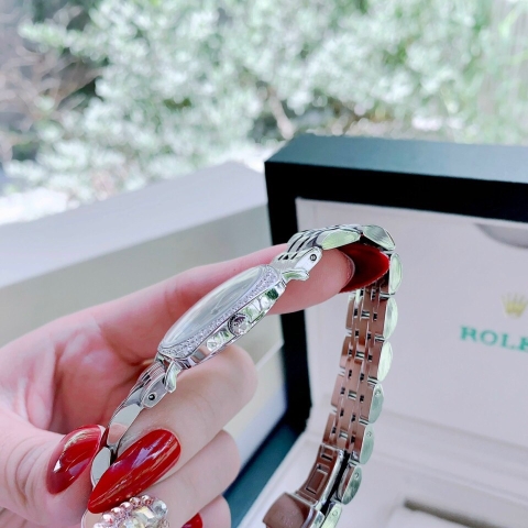 Rolex Cellini |Nữ Giới |Mặt Vuông Đen |Đính Đá |Dây Kim Loại |Máy Pin (Máy Quartz) |Size 33mm