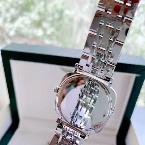 Rolex Cellini |Nữ Giới |Mặt Vuông Đen |Đính Đá |Dây Kim Loại |Máy Pin (Máy Quartz) |Size 33mm