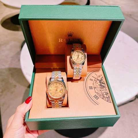 Rolex Niềng Khía |Cặp Đôi |Mặt Vàng |Dây Kim Loại Demi Gold |Máy Pin (Máy Quartz) |Size 41x31mm