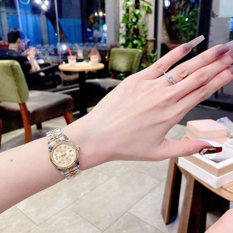 Rolex Date Just |Nữ Giới |Mặt Vàng |Niềng Khía |Dây Kim Loại Demi |Máy Pin (Máy Quartz) |Size 28mm