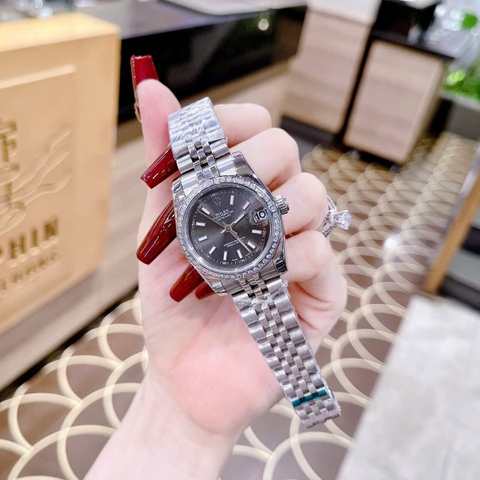 Rolex Date Just |Nữ Giới |Mặt Xám |Đính Đá |Dây Kim Loại Silver |Máy Pin (Máy Quartz) |Size 31mm