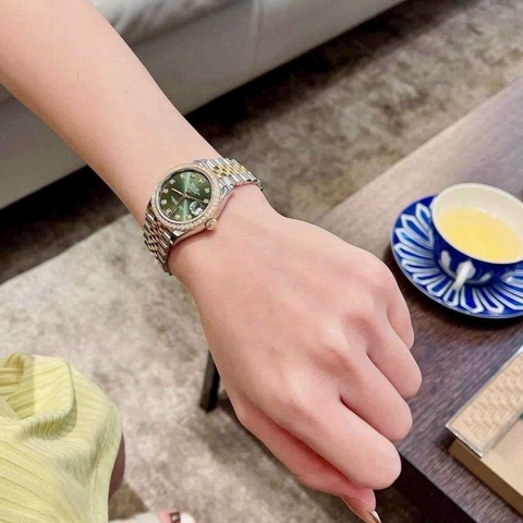 Rolex Date Just |Nữ Giới |Mặt Xanh Rêu |Đính Đá |Dây Kim Loại Demi |Máy Pin (Máy Quartz) |Size 31mm