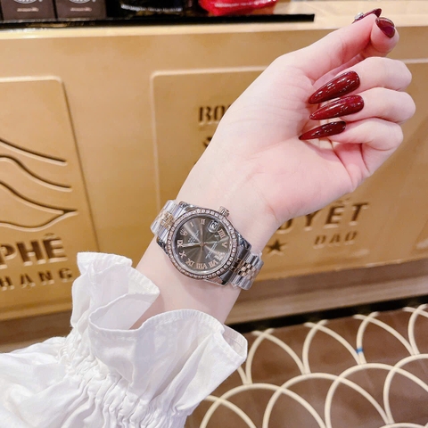 Rolex Mặt Số La Mã |Nữ Giới |Đen |Đính Đá |Dây Kim Loại Demi |Máy Pin (Máy Quartz) |Size 31mm
