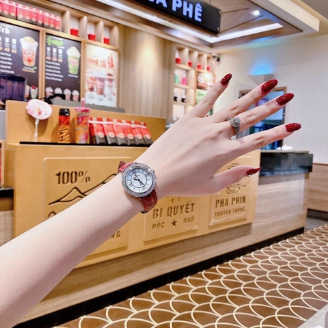 Royal Crown Đính Đá |Nữ Giới |Mặt Tròn |Khảm Trai |Dây Da Đỏ |Máy Pin (Quartz) |Size 34mm