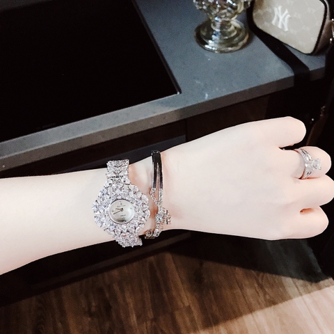 Royal Crown Đính Đá Trắng |Nữ Giới |Tựa Bông Hoa |Lắc Tay Silver |Máy Pin (Quartz) |Size 36mm