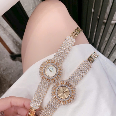 Royal Crown Hoa Tuyết |Nữ Giới |Mặt Xà Cừ Vàng |Dây Kim Loại Vàng Gold |Máy Pin (Quartz) |Size 36mm