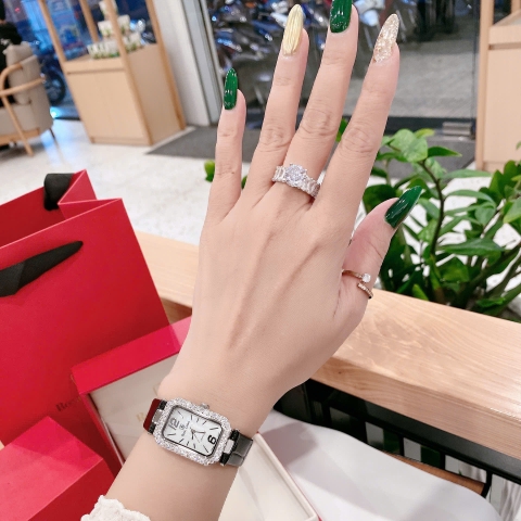 Royal Crown Mặt Chữ Nhật |Nữ Giới |Đính Đá |Dây Da Đen |Máy Pin (Quartz) |Size 20x30mm