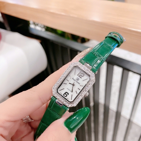 Royal Crown Mặt Chữ Nhật |Nữ Giới |Đính Đá |Dây Da Xanh Lá |Máy Pin (Quartz) |Size 20x30mm