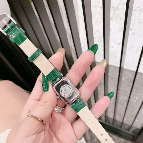 Royal Crown Mặt Chữ Nhật |Nữ Giới |Đính Đá |Dây Da Xanh Lá |Máy Pin (Quartz) |Size 20x30mm