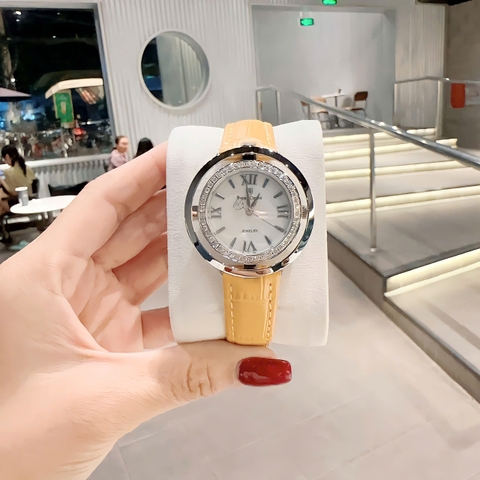Royal Crown Mặt Xà Cừ Trắng |Nữ Giới |Đính Đá |Dây Da Vàng |Máy Pin (Quartz) |Size 36mm