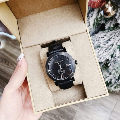 Burberry The City Embossed |Nam Giới |Mặt Tròn |Dây Da Đen |Máy Pin (Quartz) |Size 42mm