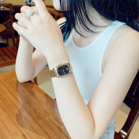 Versace Couture |Nữ Giới |Mặt Chữ Nhật Đen |Dây Kim Loại Vàng Gold |Máy Pin (Quartz) |Size 30x38mm