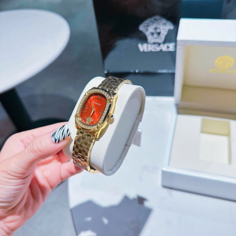 Versace Couture |Nữ Giới |Mặt Chữ Nhật Đỏ |Dây Kim Loại Vàng Gold |Máy Pin (Quartz) |Size 30x38mm
