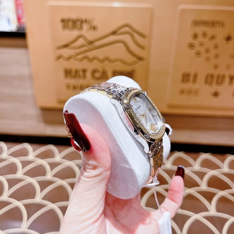 Versace Couture |Nữ Giới |Mặt Chữ Nhật Trắng |Dây Kim Loại Demi Vàng |Máy Pin (Quartz) |Size 30x38mm