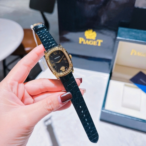 Versace Couture |Nữ Giới |Mặt Chữ Nhật |Vàng Gold |Dây Da Đen |Máy Pin (Quartz) |Size 30x38mm