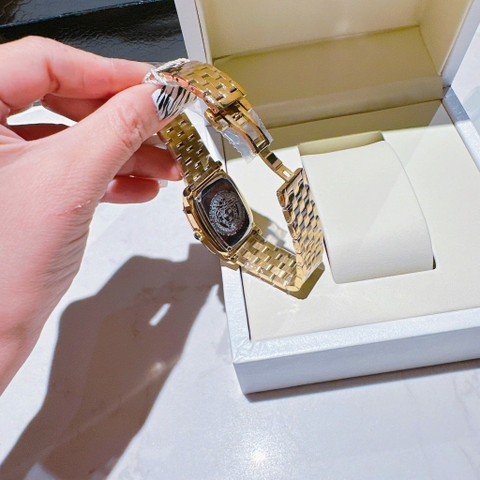 Versace Couture |Nữ Giới |Mặt Chữ Nhật Xanh Lá |Dây Kim Loại Vàng Gold |Máy Pin (Quartz) |Size 30x38mm