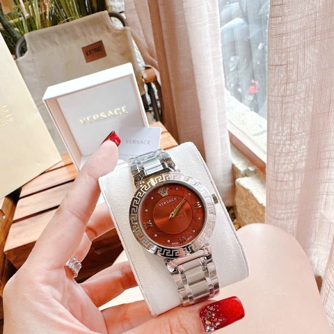 Versace Daphnis |Nữ Giới |Mặt Nâu Đỏ |Dây Kim Loại Silver |Máy Pin (Quartz) |Size 35mm