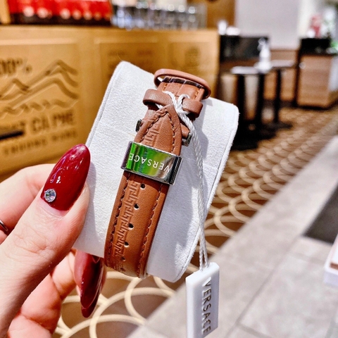 Versace Daphnis |Nữ Giới |Mặt Tròn |Silver |Dây Da Nâu |Máy Pin (Quartz) |Size 35mm