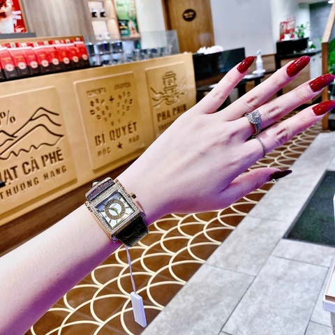 Versace DV-25 |Nữ Giới |Mặt Vuông Trắng |Dây Da Đen |Máy Pin (Quartz) |Size 36mm
