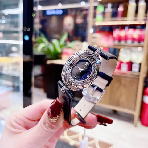 Versace Eon |Nữ Giới |Mặt Tròn Xoay |Silver |Dây Da Đen |Máy Pin (Quartz) |Size 33mm