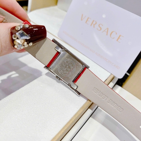 Versace Greca Icon |Nữ Giới |Mặt Chữ Nhật |Silver |Dây Da Đỏ |Máy Pin (Quartz) |Size 21x39mm