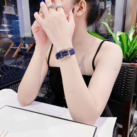 Versace Greca Icon |Nữ Giới |Mặt Chữ Nhật |Silver |Dây Da Xanh Dương |Máy Pin (Quartz) |Size 21x39mm