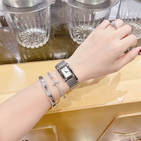 Versace Greca Icon |Nữ Giới |Mặt Chữ Nhật Trắng |Dây Thép Lưới Silver |Máy Pin (Quartz) |Size 21x39mm