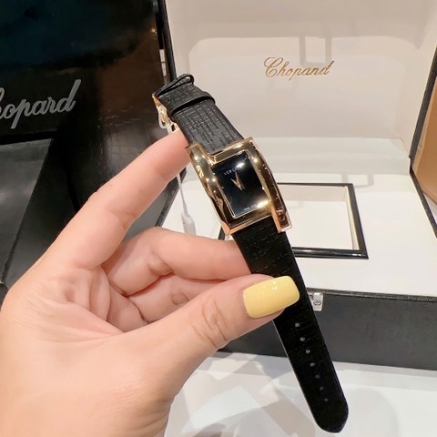 Versace Greca Icon |Nữ Giới |Mặt Chữ Nhật |Vàng Gold |Dây Da Đen |Máy Pin (Quartz) |Size 21x39mm