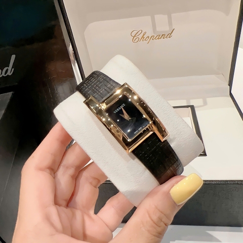 Versace Greca Icon |Nữ Giới |Mặt Chữ Nhật |Vàng Gold |Dây Da Đen |Máy Pin (Quartz) |Size 21x39mm