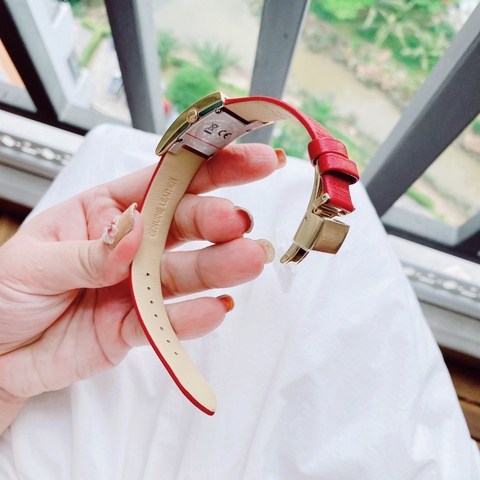 Versace Greca Icon |Nữ Giới |Mặt Chữ Nhật |Vàng Gold |Dây Da Đỏ |Máy Pin (Quartz) |Size 21x39mm