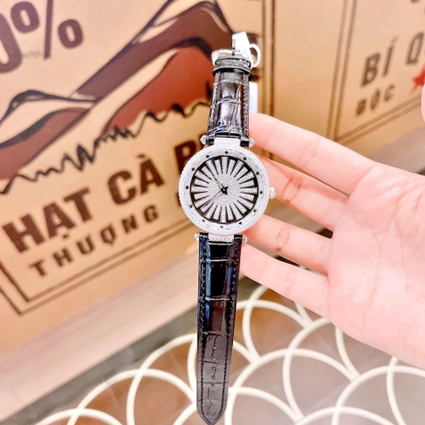 Xcer Cánh Hoa Xoay |Nữ Giới |Đính Đá |Silver |Dây Da Màu Đen |Pin (Máy Quartz) |Size 35mm