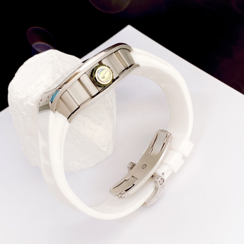 Xcer Mặt Oval |Nam Giới |Hình Đầu Lâu |Silver |Dây Silicone Trắng |Máy Pin (Quartz) |Size 42mm