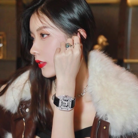 Xcer Mặt Vuông |Nữ Giới |Full Đá Swarovski |Silver |Dây Da Đen |Máy Pin (Quartz) |Size 36x36mm