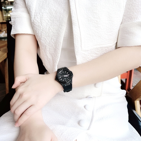 Xcer Tựa Hublot |Nữ Giới |Full Đá Đen |Dây Cao Su Đen |Máy Pin (Quartz) |Size 34mm