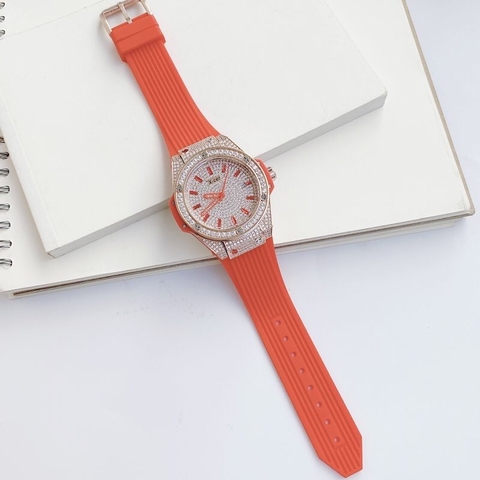 Xcer Tựa Hublot |Nữ Giới |Full Đá Rose Gold |Dây Cao Su Đỏ |Máy Pin (Quartz) |Size 34mm